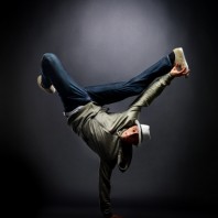 photodune-221991-modern-style-dance-young-male-bboy-doing-handstand-xs